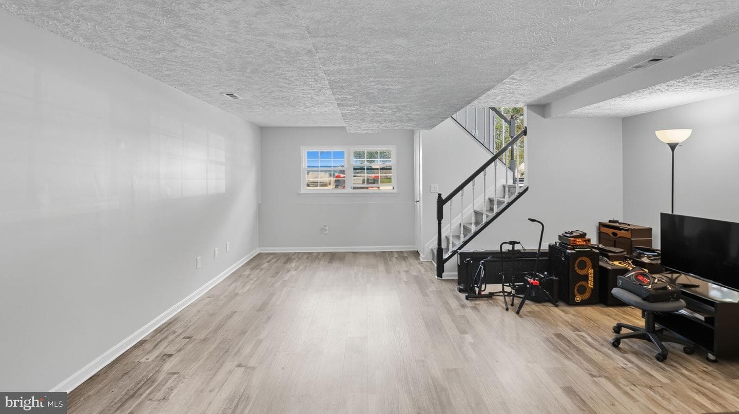 207 Lincoln Avenue photo 27