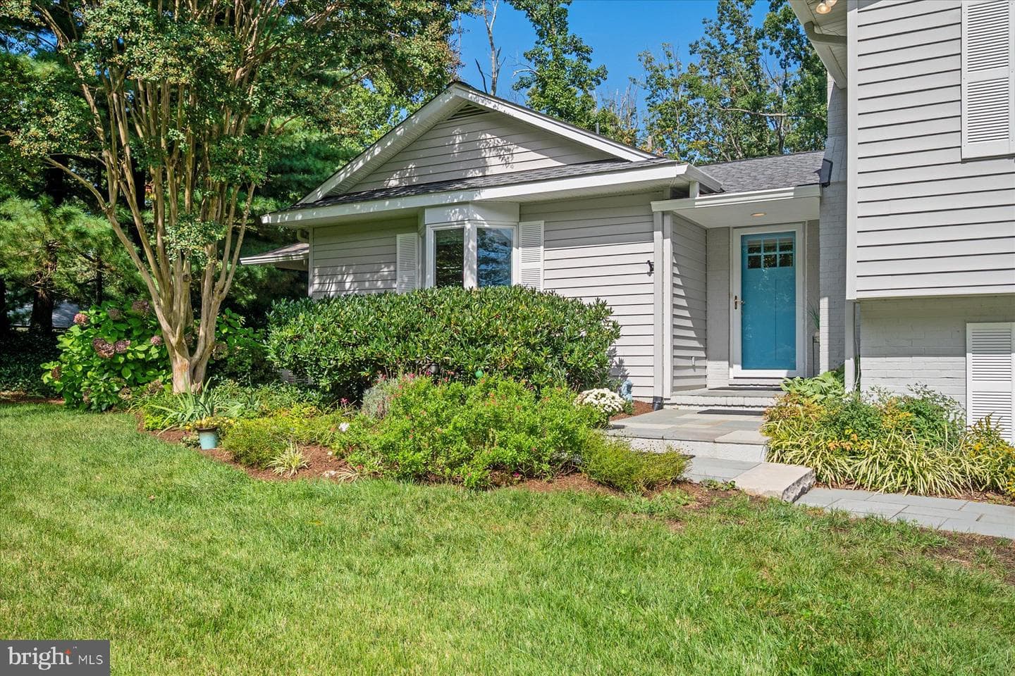 682 Carlisle Drive photo 3