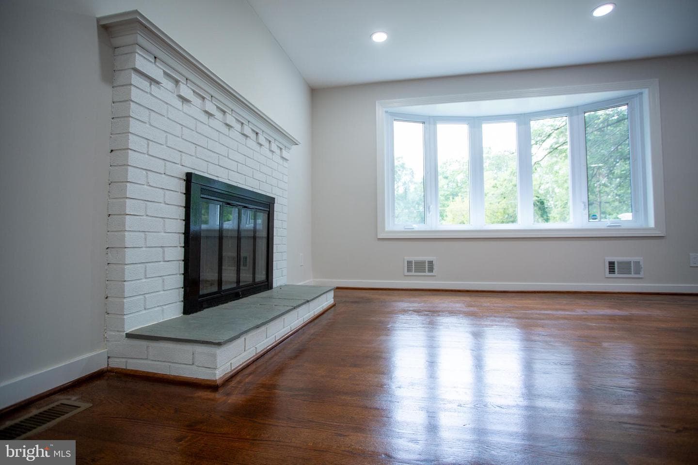 80 Beach Drive photo 13