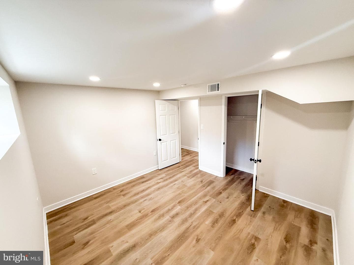 80 Beach Drive photo 32