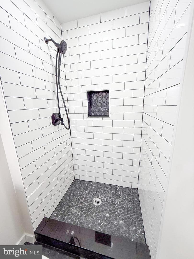 80 Beach Drive photo 37