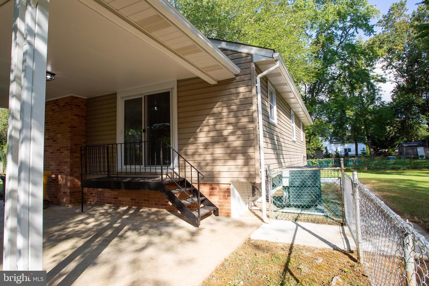 80 Beach Drive photo 4