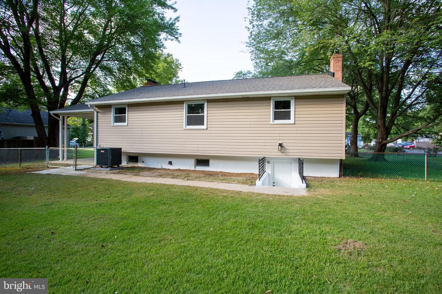 80 Beach Drive photo 54