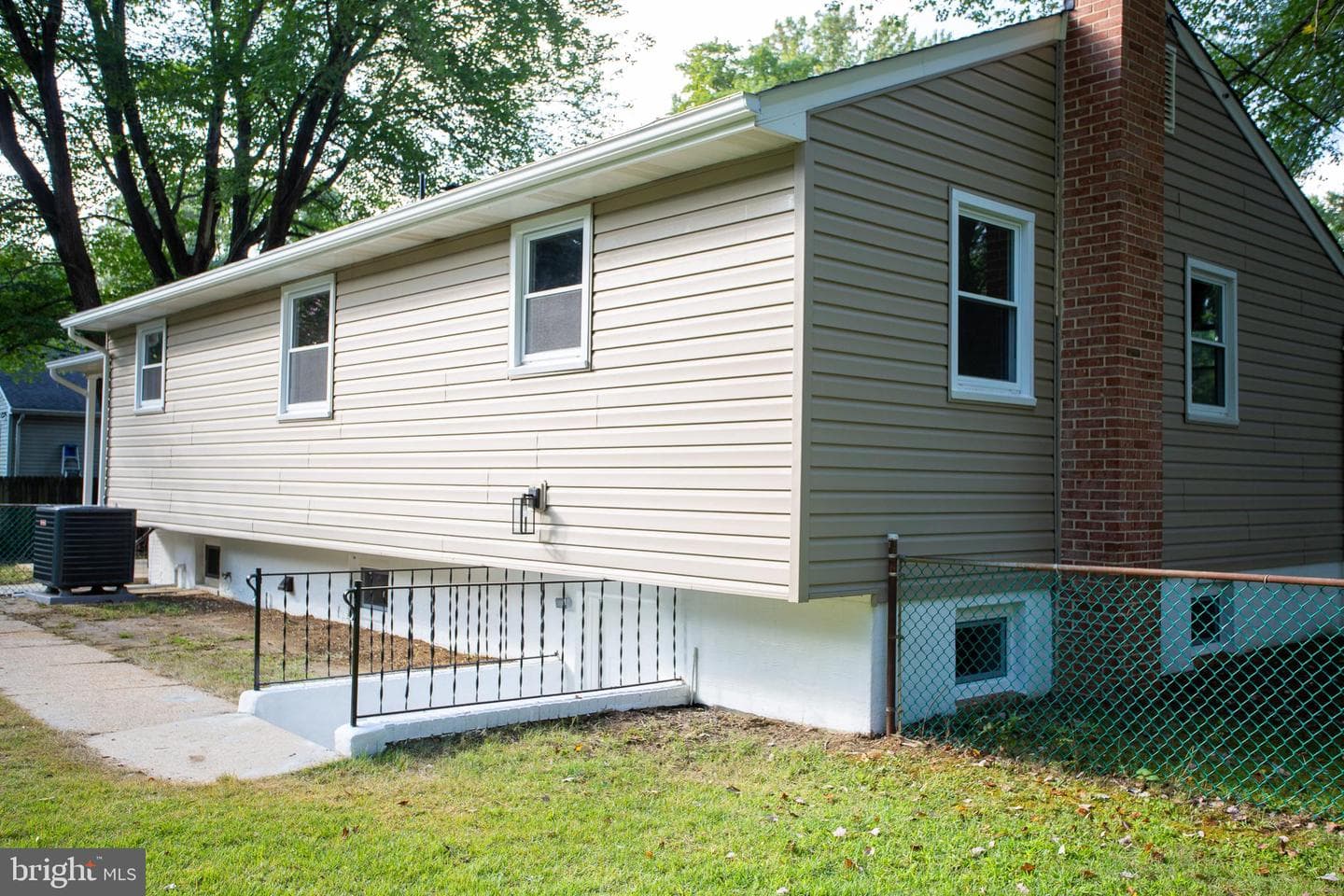 80 Beach Drive photo 55