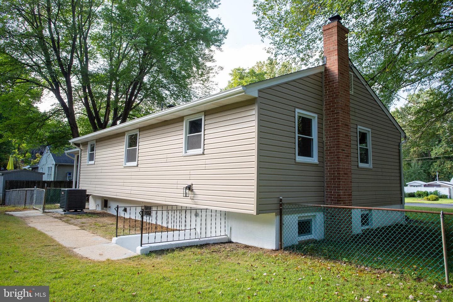 80 Beach Drive photo 56