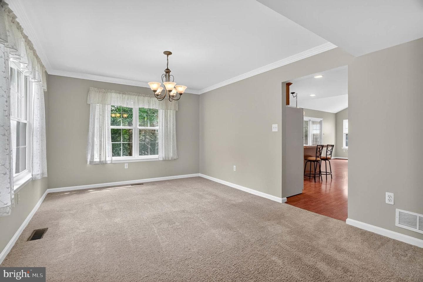 1749 Maple Avenue photo 10