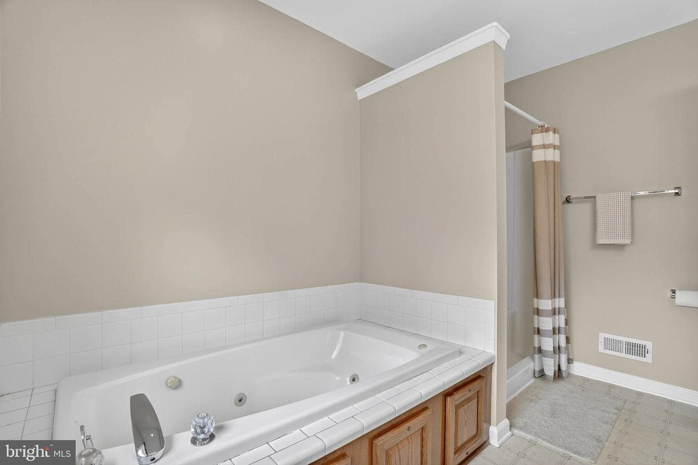 1749 Maple Avenue photo 26