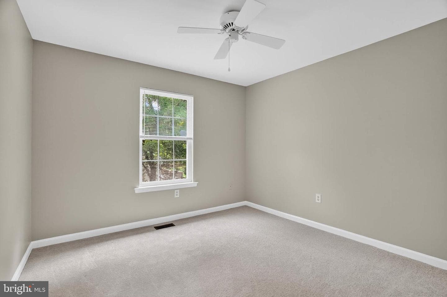 1749 Maple Avenue photo 29