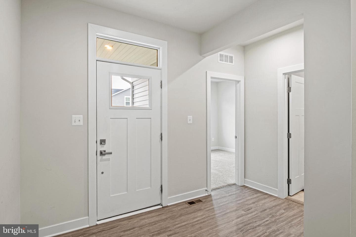1512 Catbriar Way photo 4