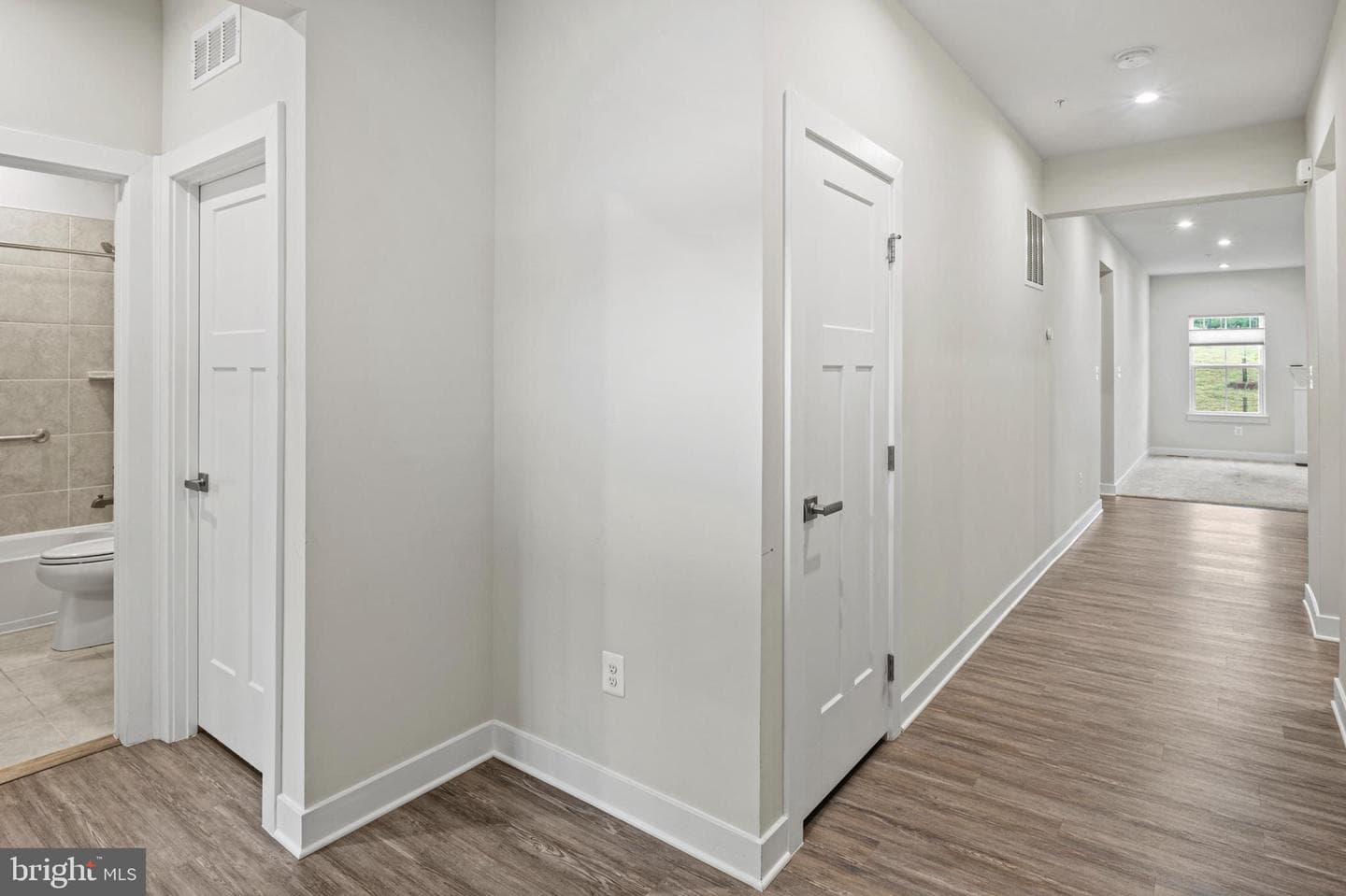 1512 Catbriar Way photo 5