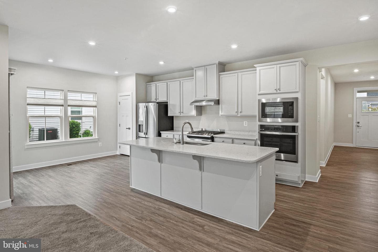 1512 Catbriar Way photo 8