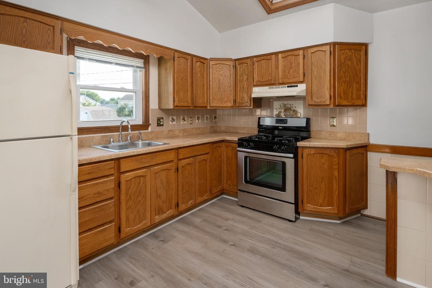 101 Herbert Court photo 10