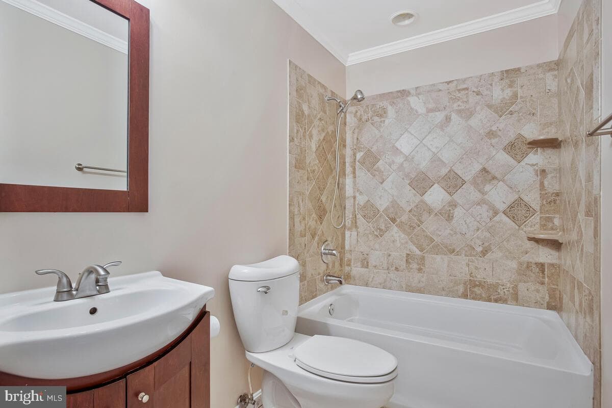 1836 Oriole Court photo 12