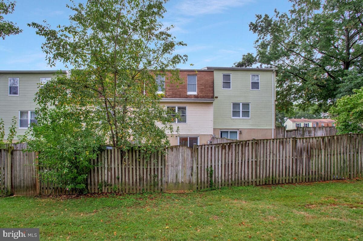 1836 Oriole Court photo 17