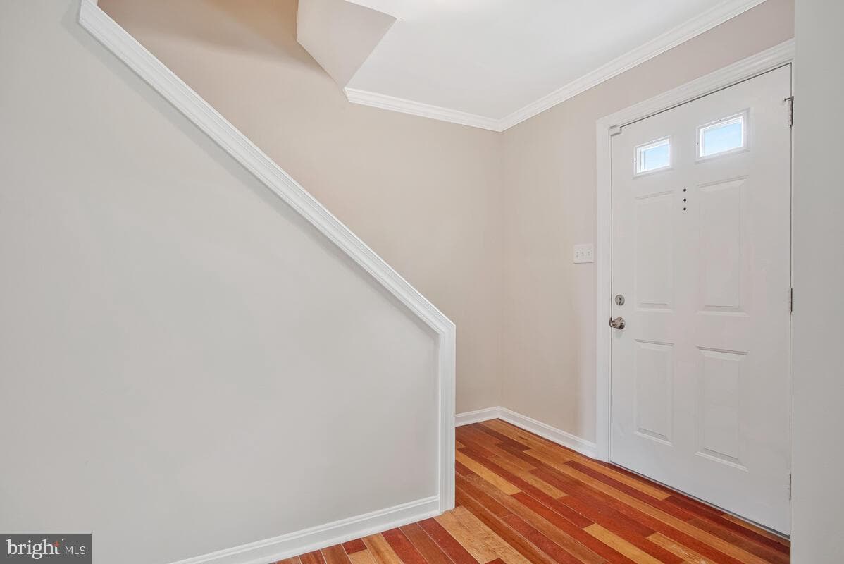 1836 Oriole Court photo 2