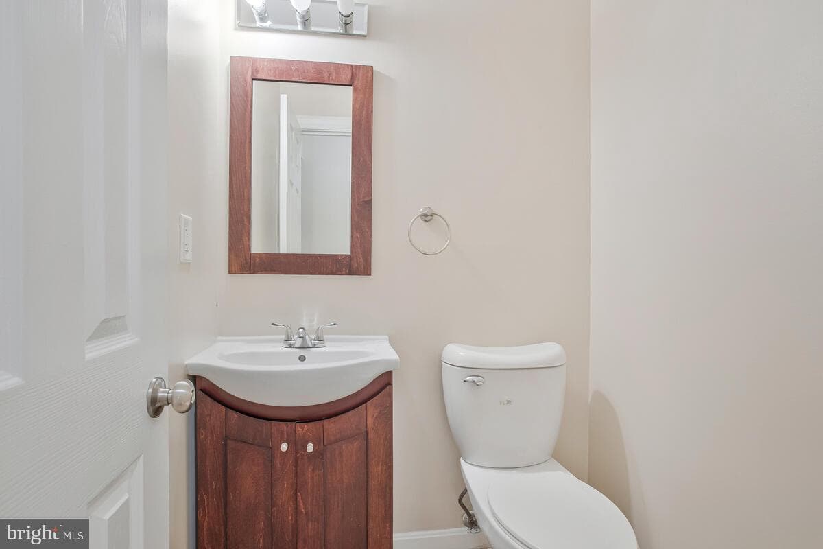 1836 Oriole Court photo 8