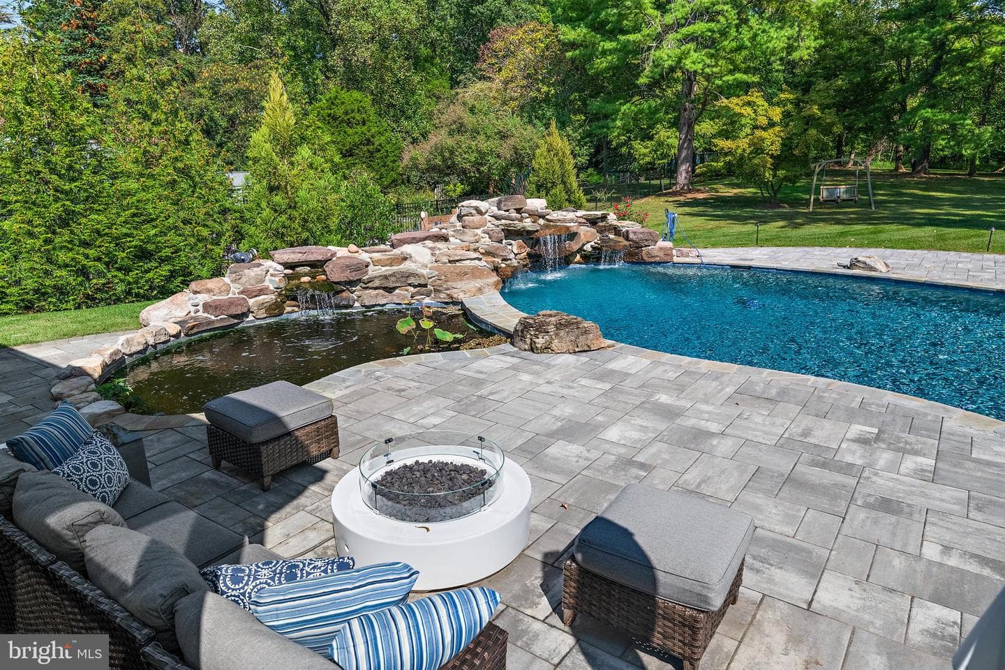 413 Joyce Lane W photo 31