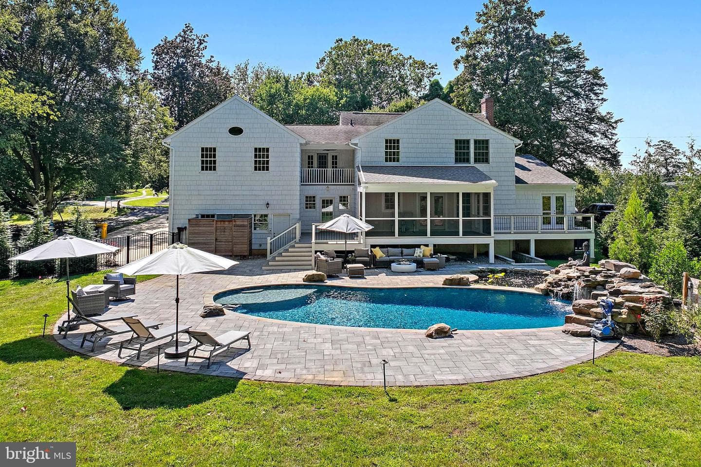 413 Joyce Lane W photo 8