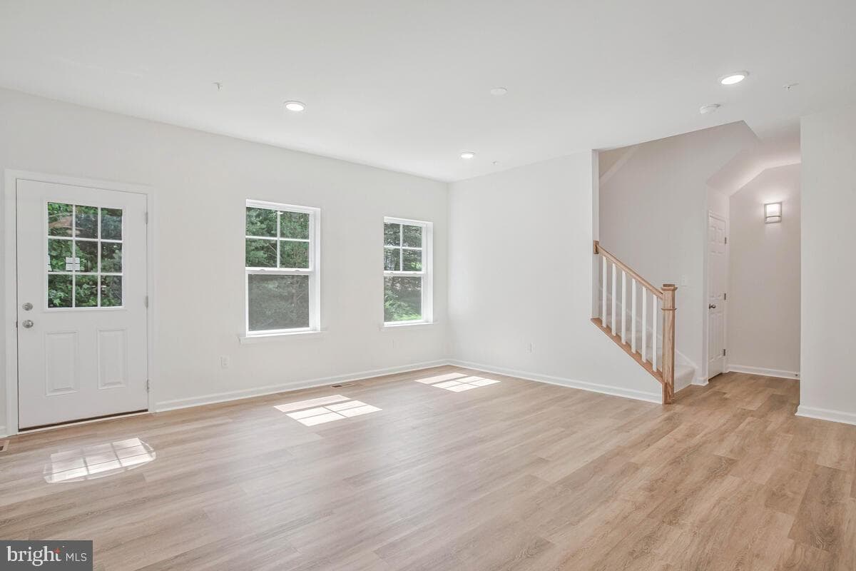 406 Warwick photo 13