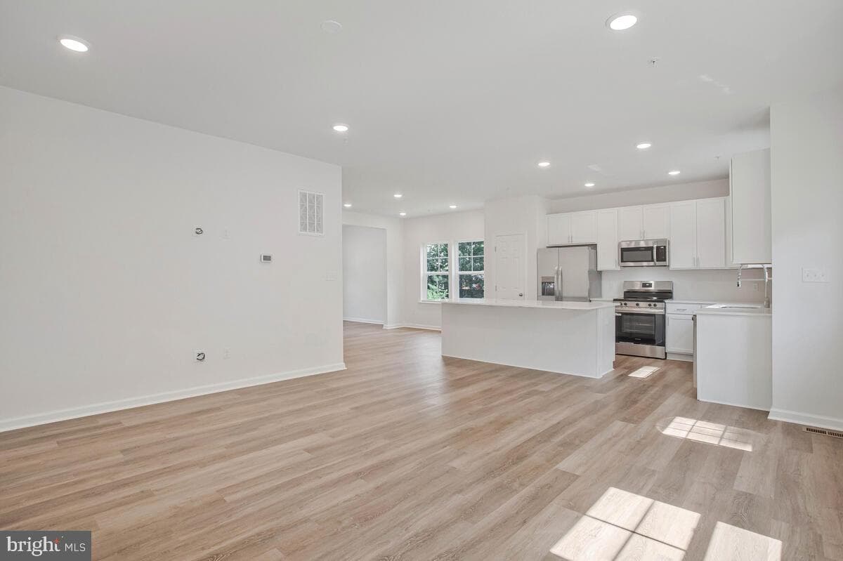 406 Warwick photo 16