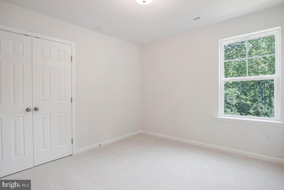 406 Warwick photo 19