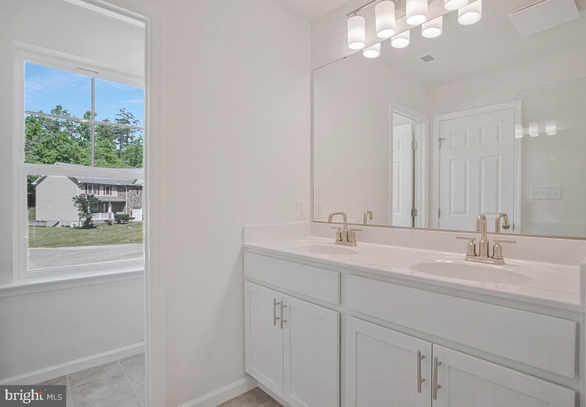 406 Warwick photo 31