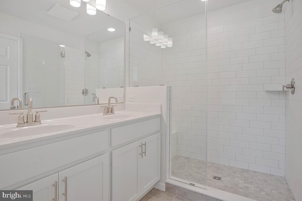 406 Warwick photo 32