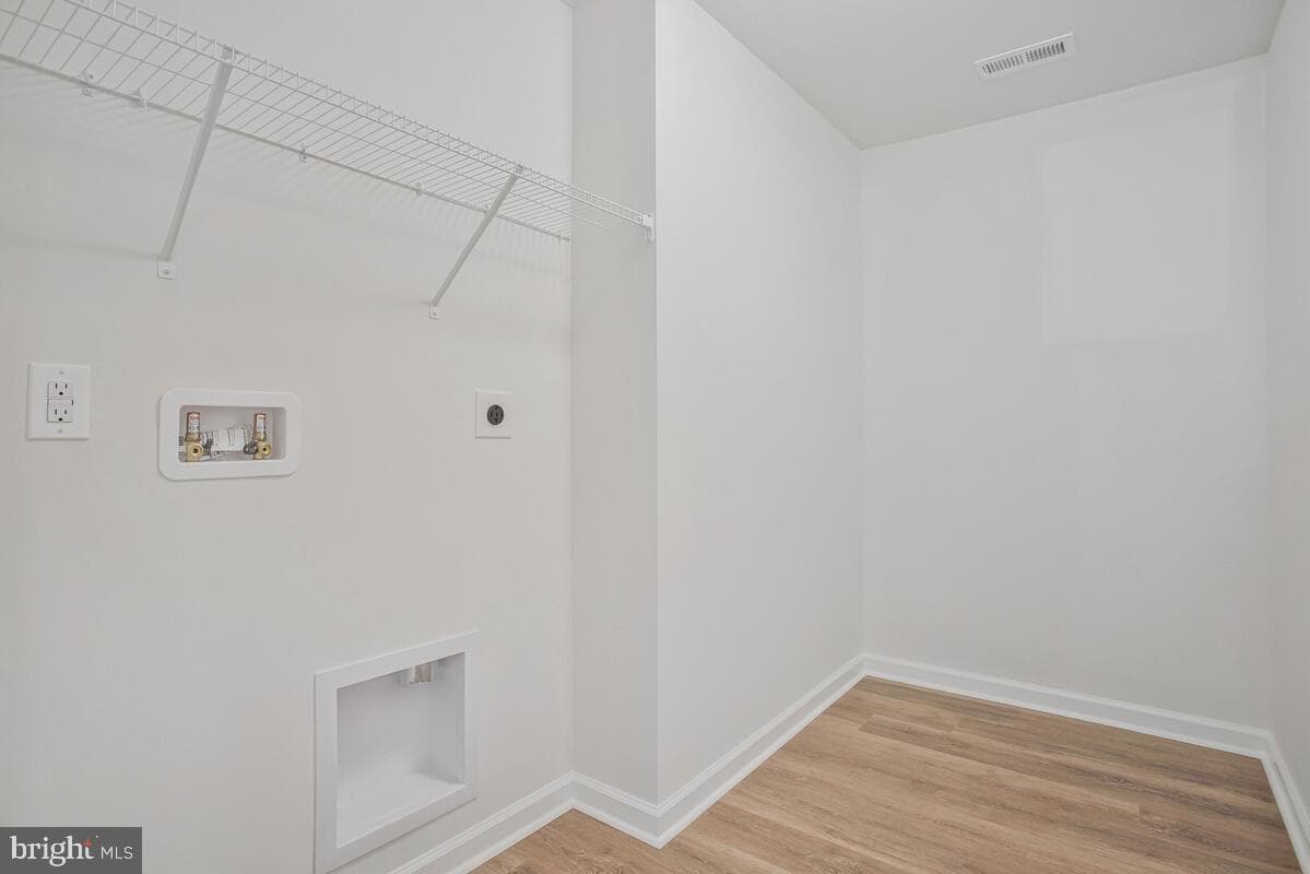 406 Warwick photo 34