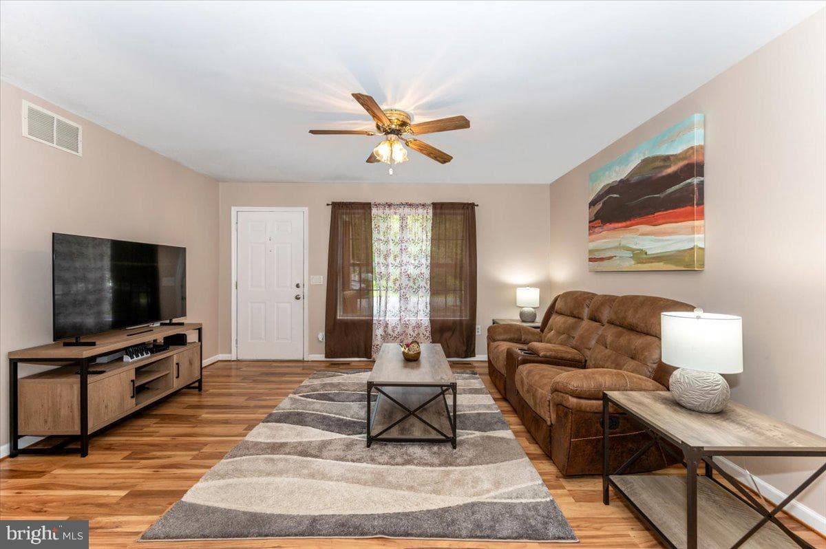 8109 Beverly Road photo 4