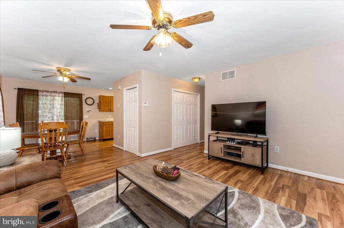 8109 Beverly Road photo 7