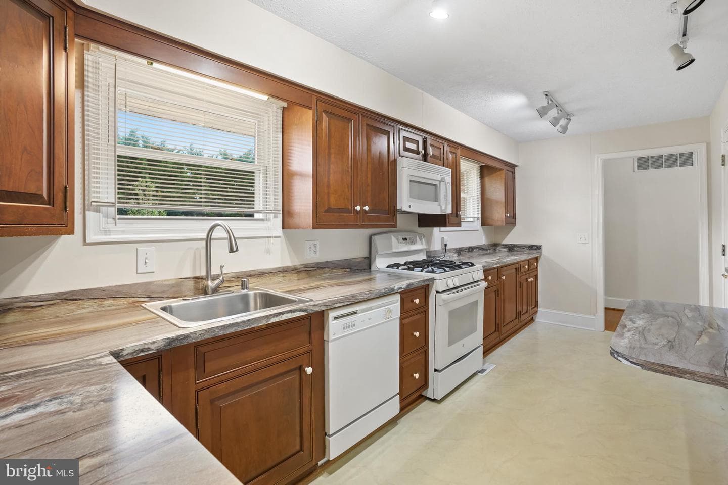 2718 Riva Road photo 3