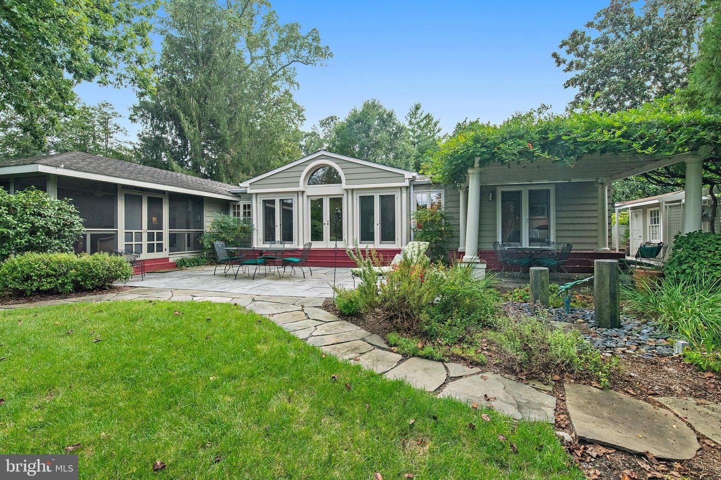 214 Wardour Drive photo 10