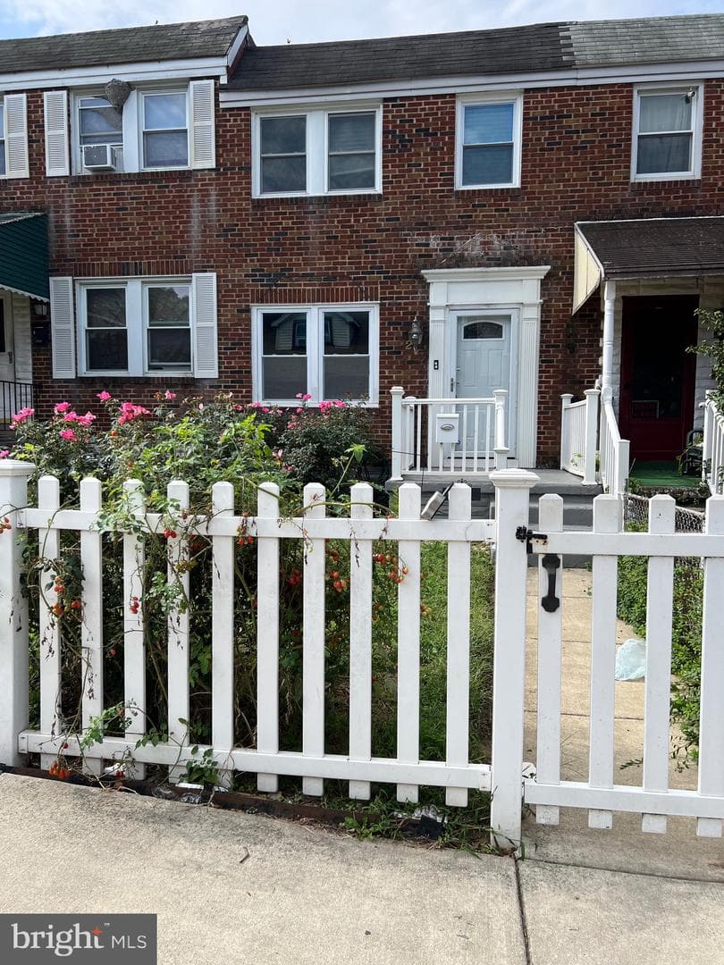 213 Arundel Road W