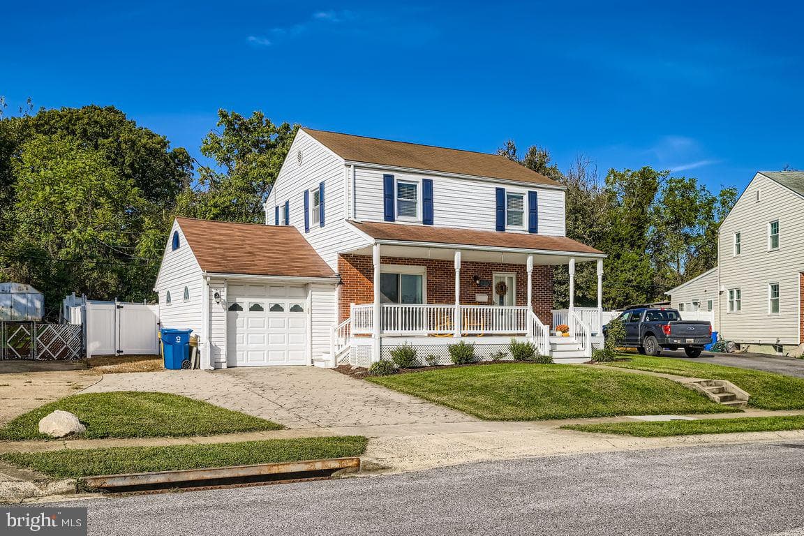520 Cheddington Road photo 2