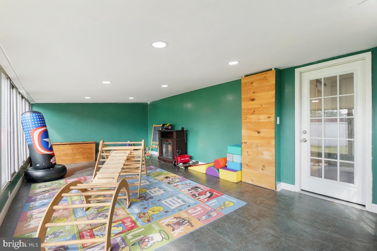 32 1st Avenue photo 16