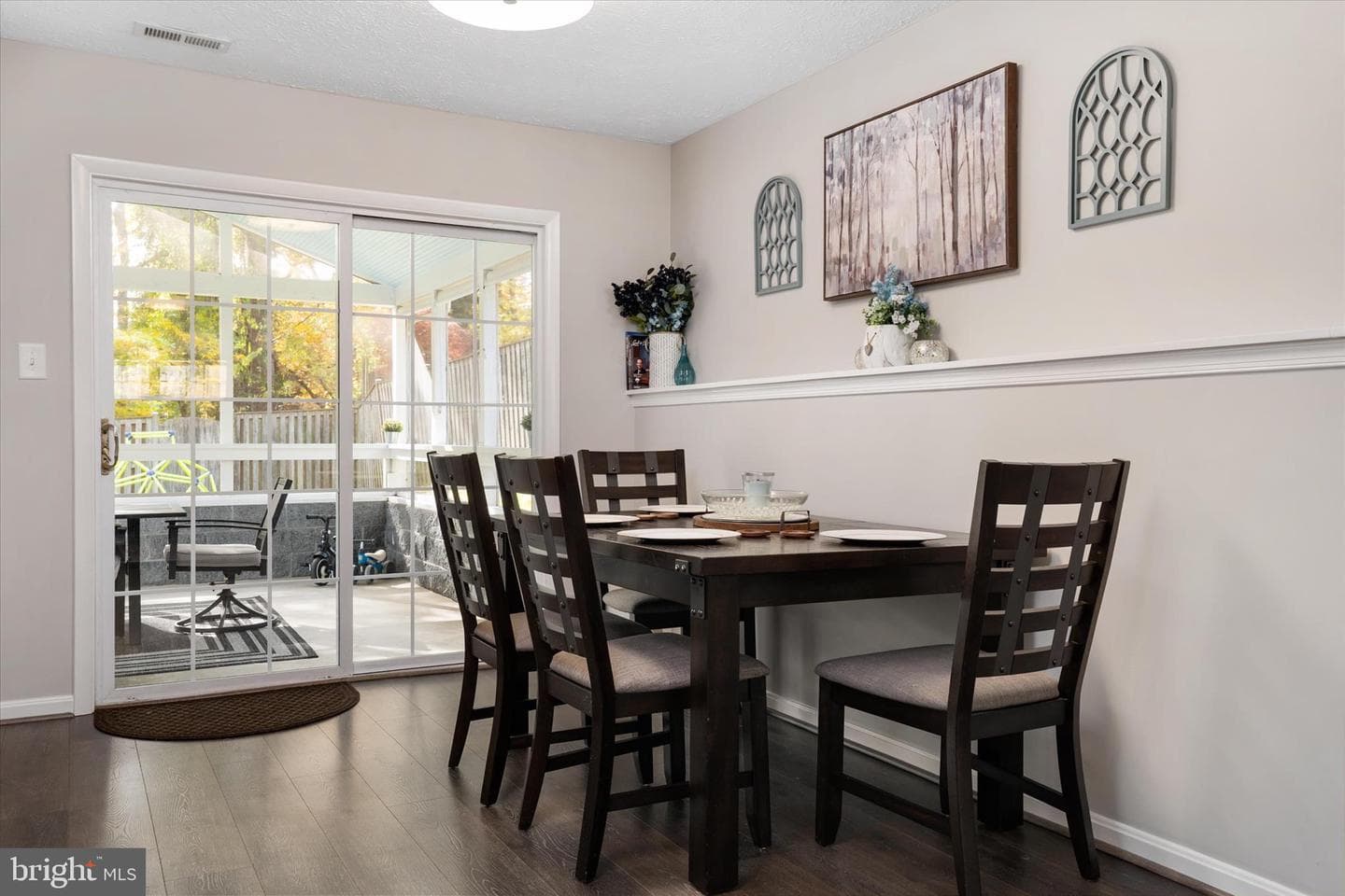 249 Overleaf Drive photo 10