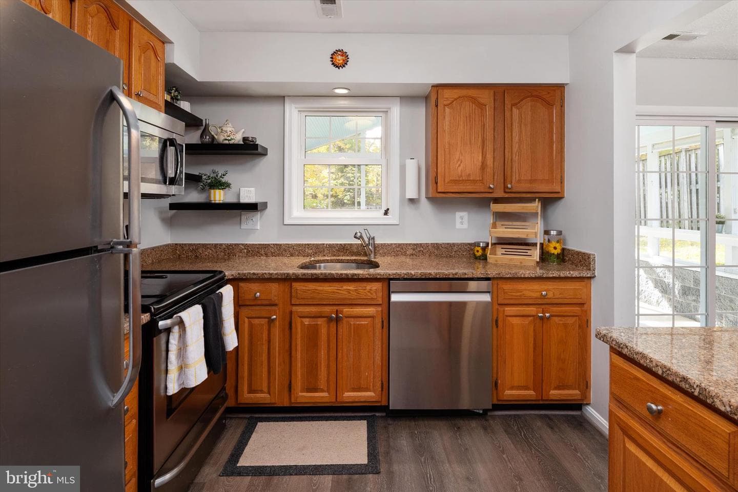 249 Overleaf Drive photo 15