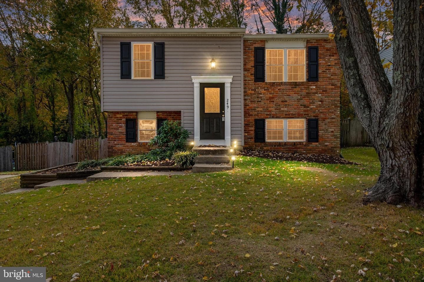 249 Overleaf Drive photo 2