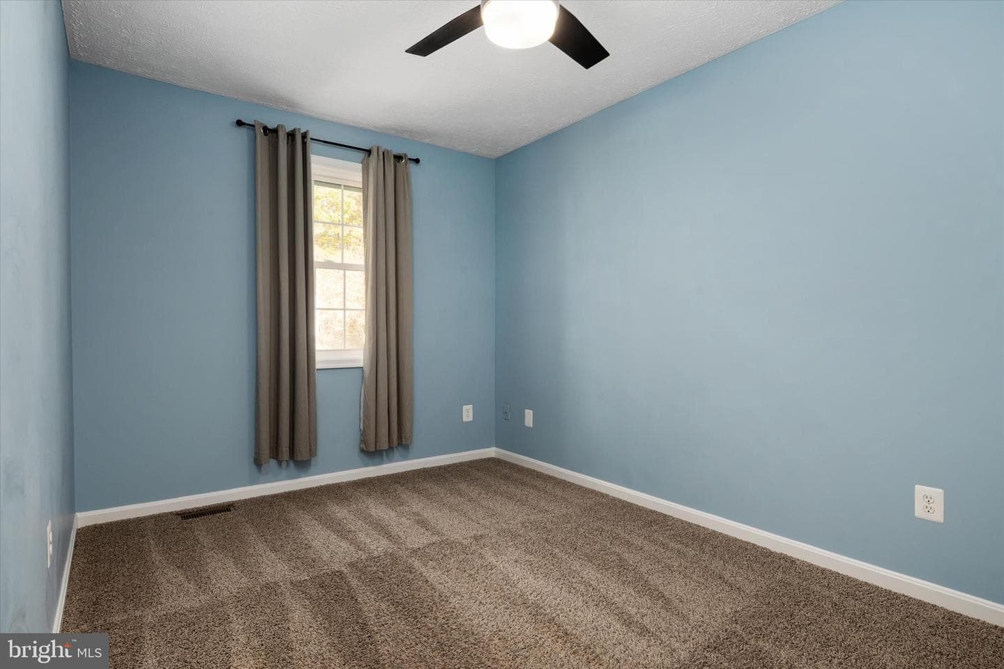 249 Overleaf Drive photo 20