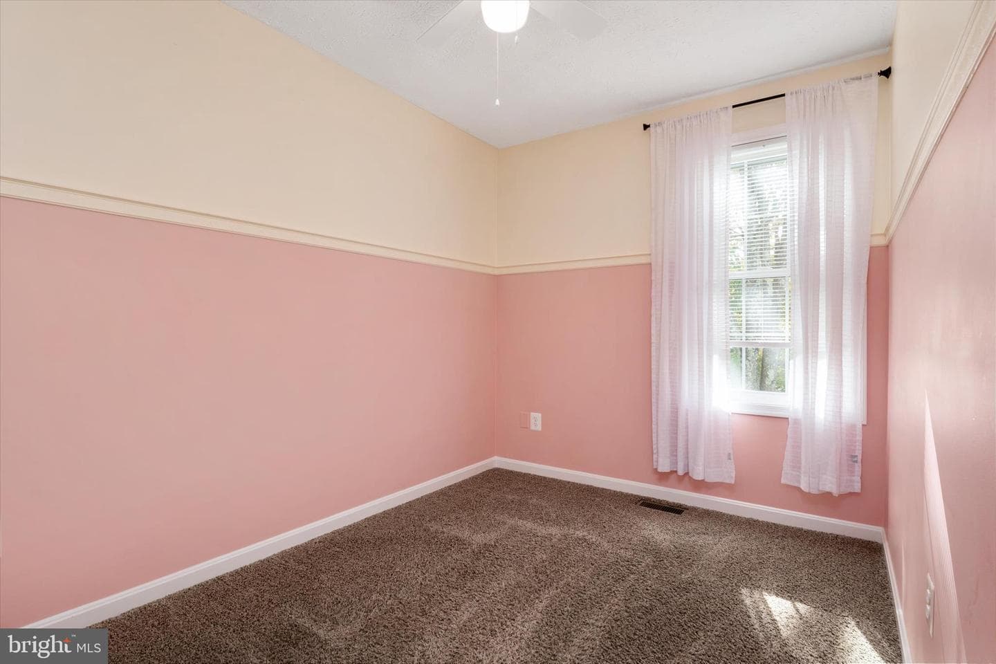 249 Overleaf Drive photo 22