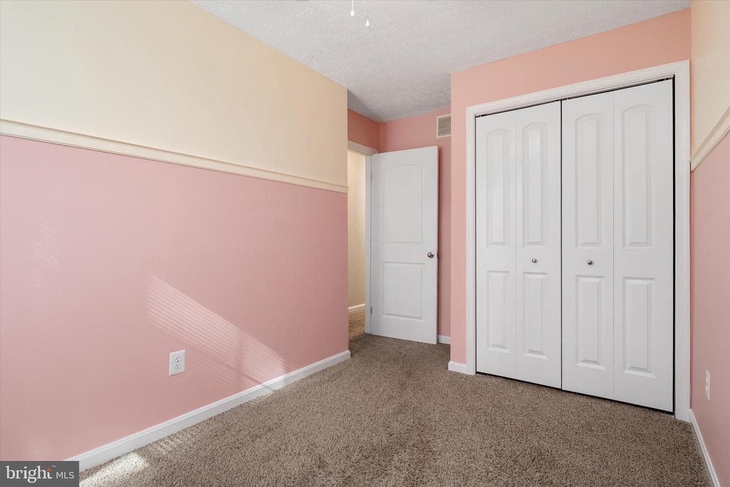 249 Overleaf Drive photo 23