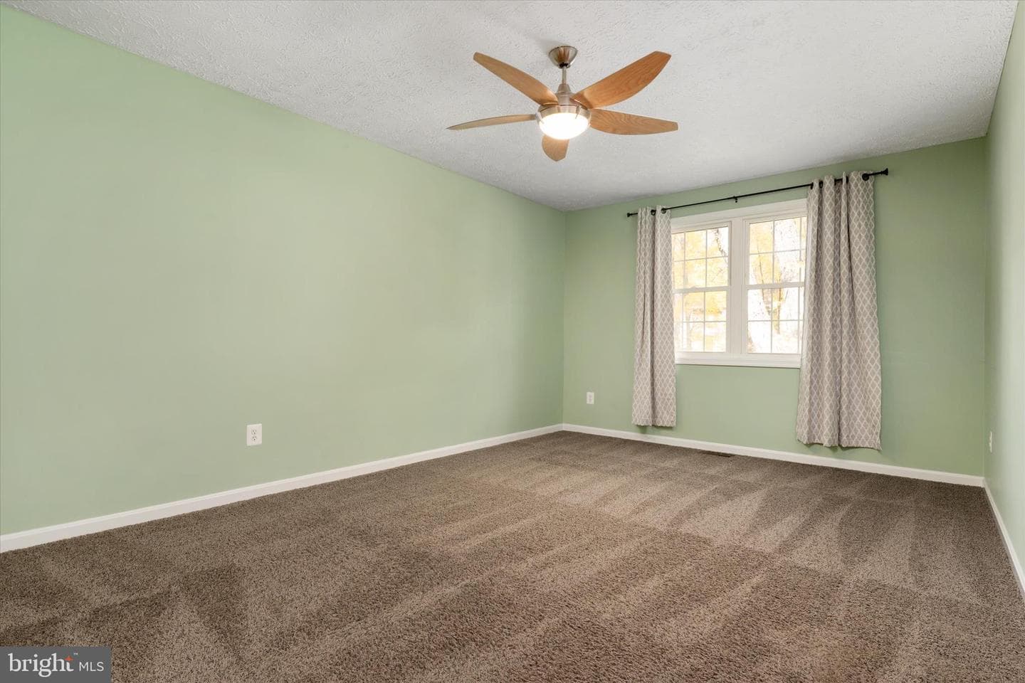 249 Overleaf Drive photo 25