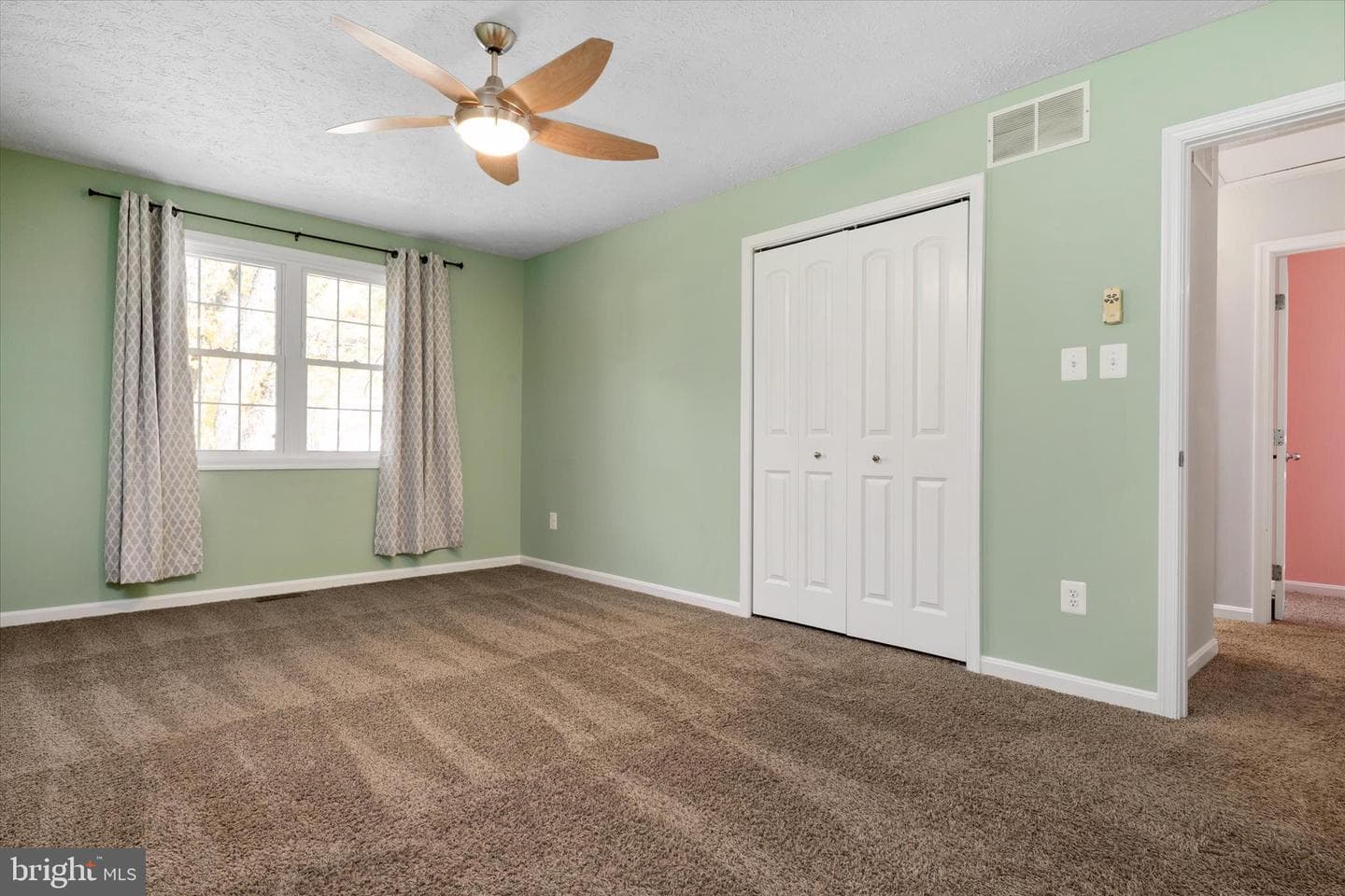 249 Overleaf Drive photo 26