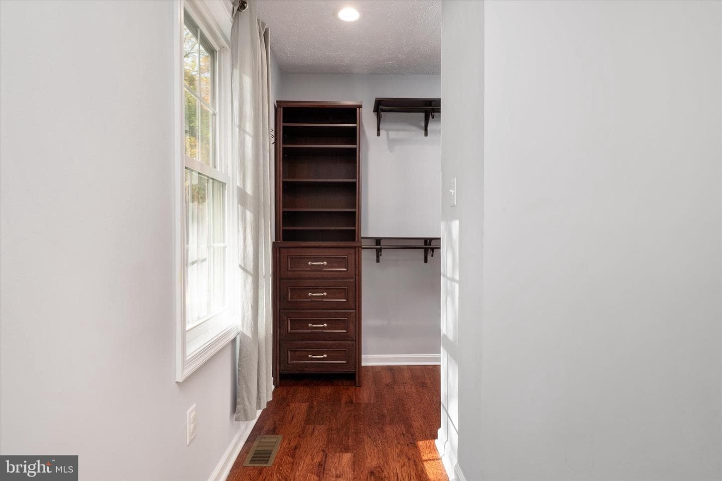 249 Overleaf Drive photo 30