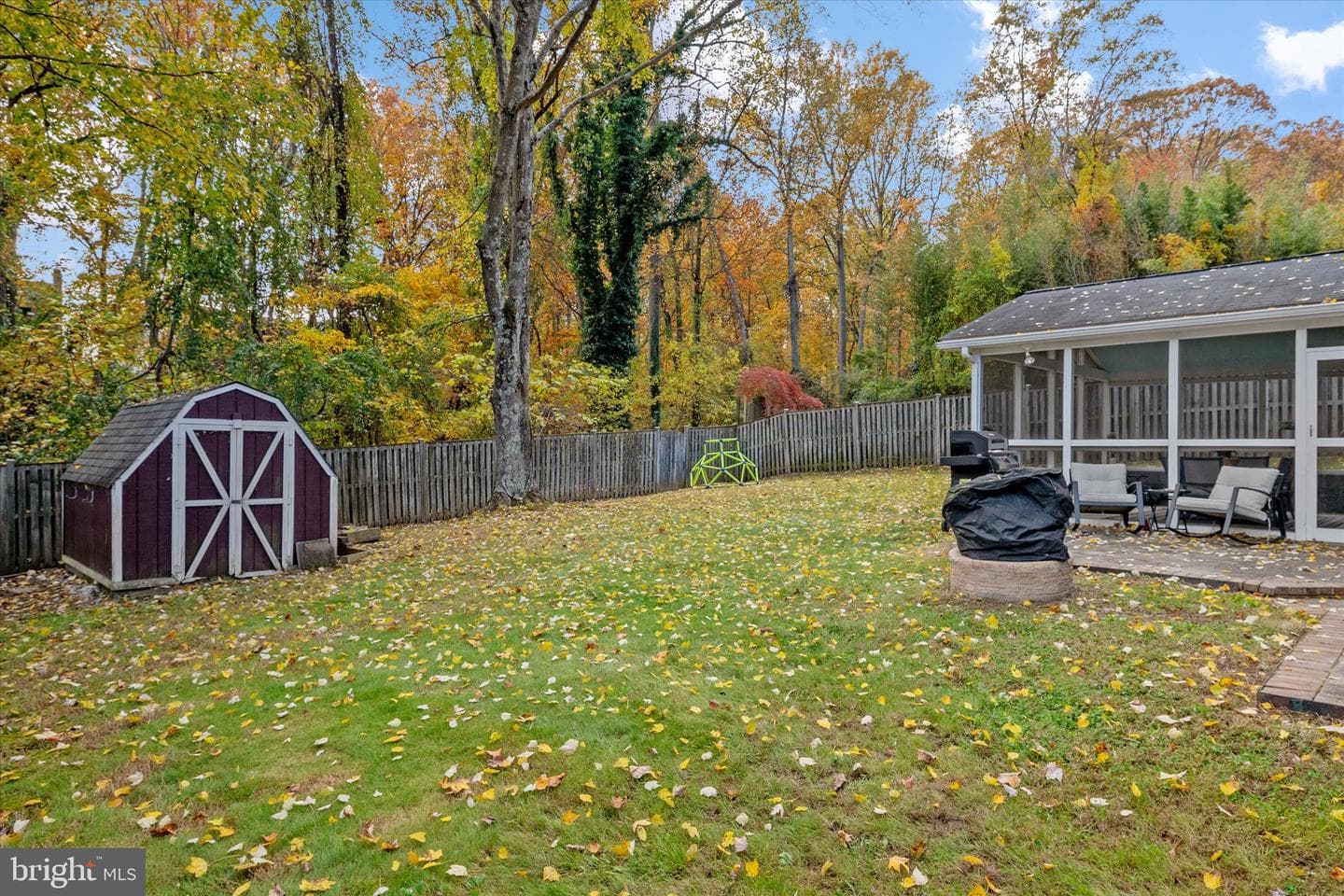 249 Overleaf Drive photo 31