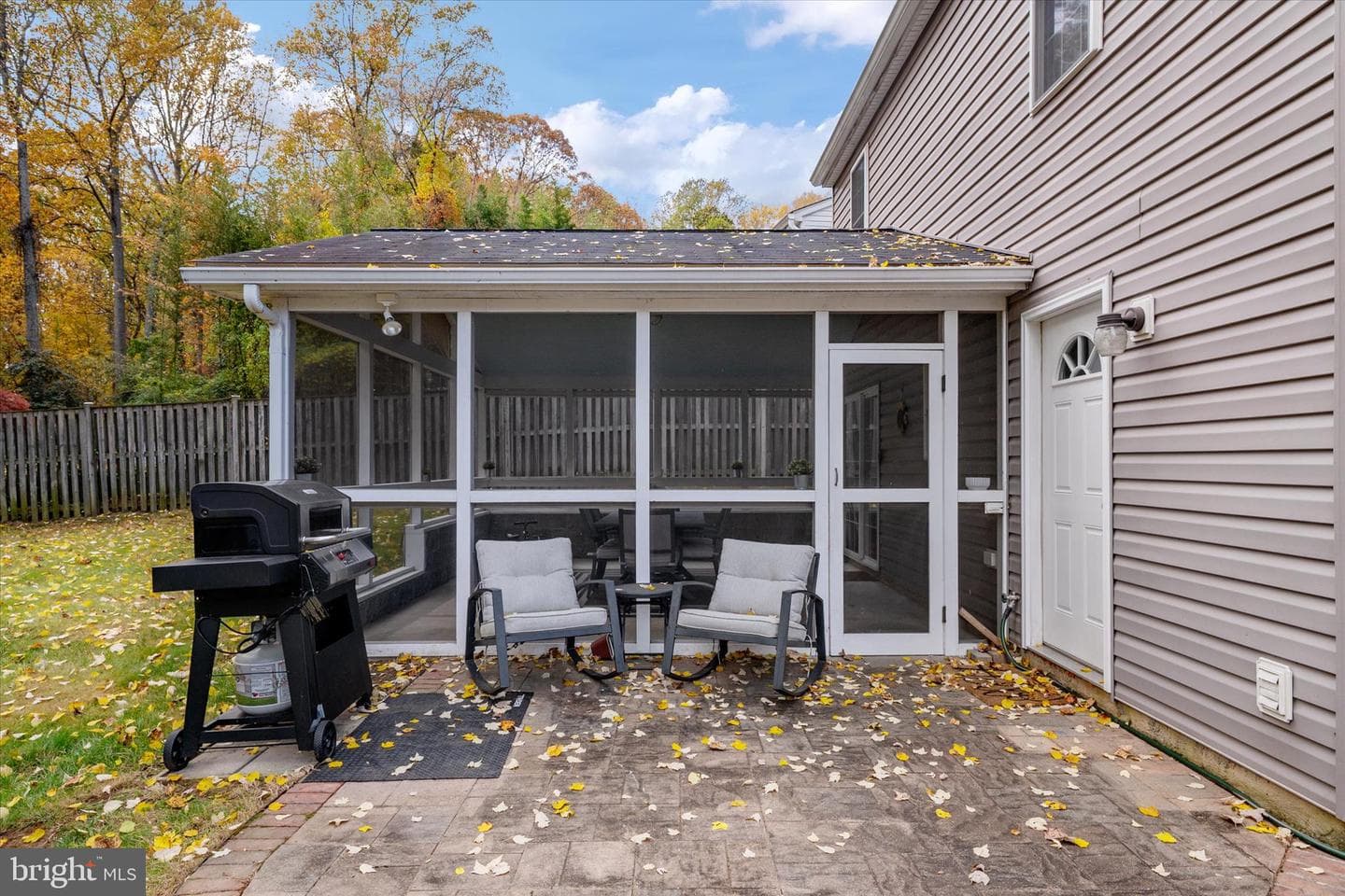 249 Overleaf Drive photo 33