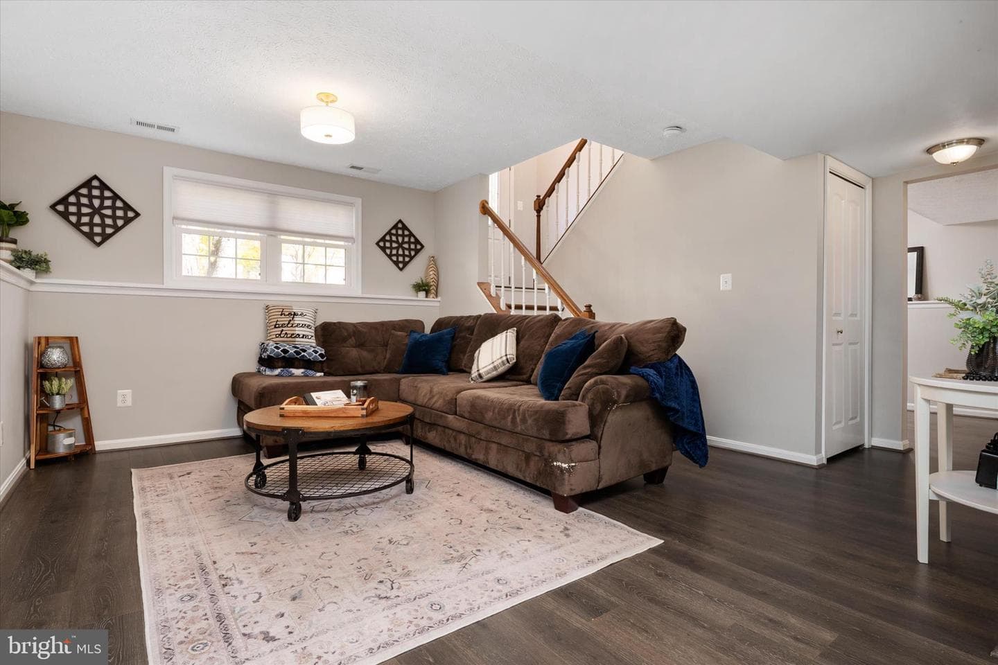 249 Overleaf Drive photo 6