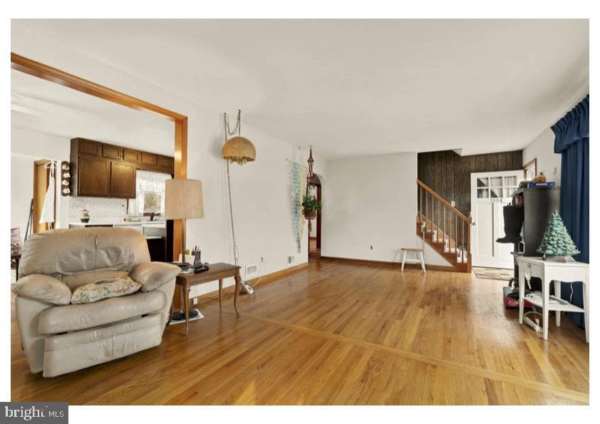 7524 Harmans Road photo 11