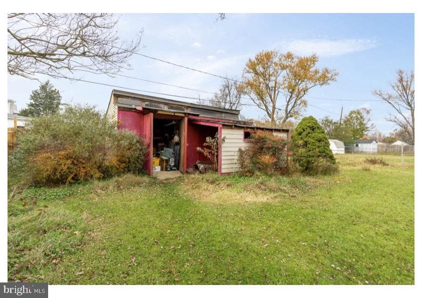 7524 Harmans Road photo 5