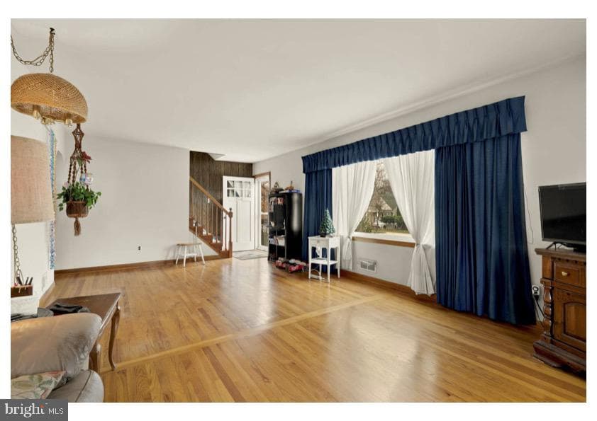 7524 Harmans Road photo 9